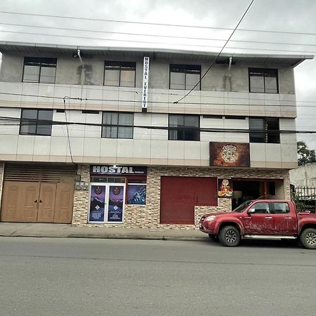 Hostal Everest Santo Domingo de los Colorados Exterior photo